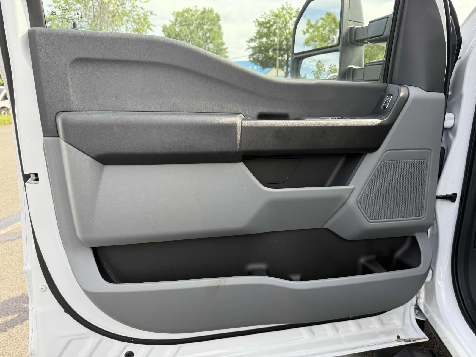 2024 Ford F-550 Super Duty Chassis Cab XL - Photo 8