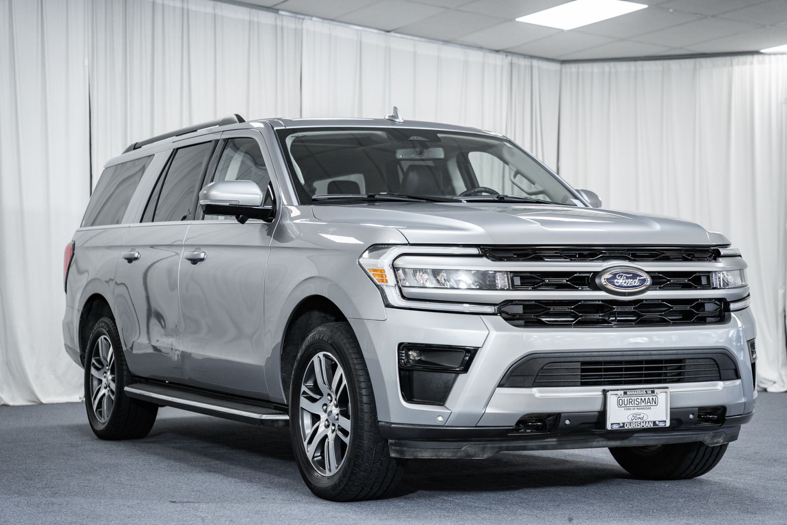 2023 Ford Expedition XLT's photo