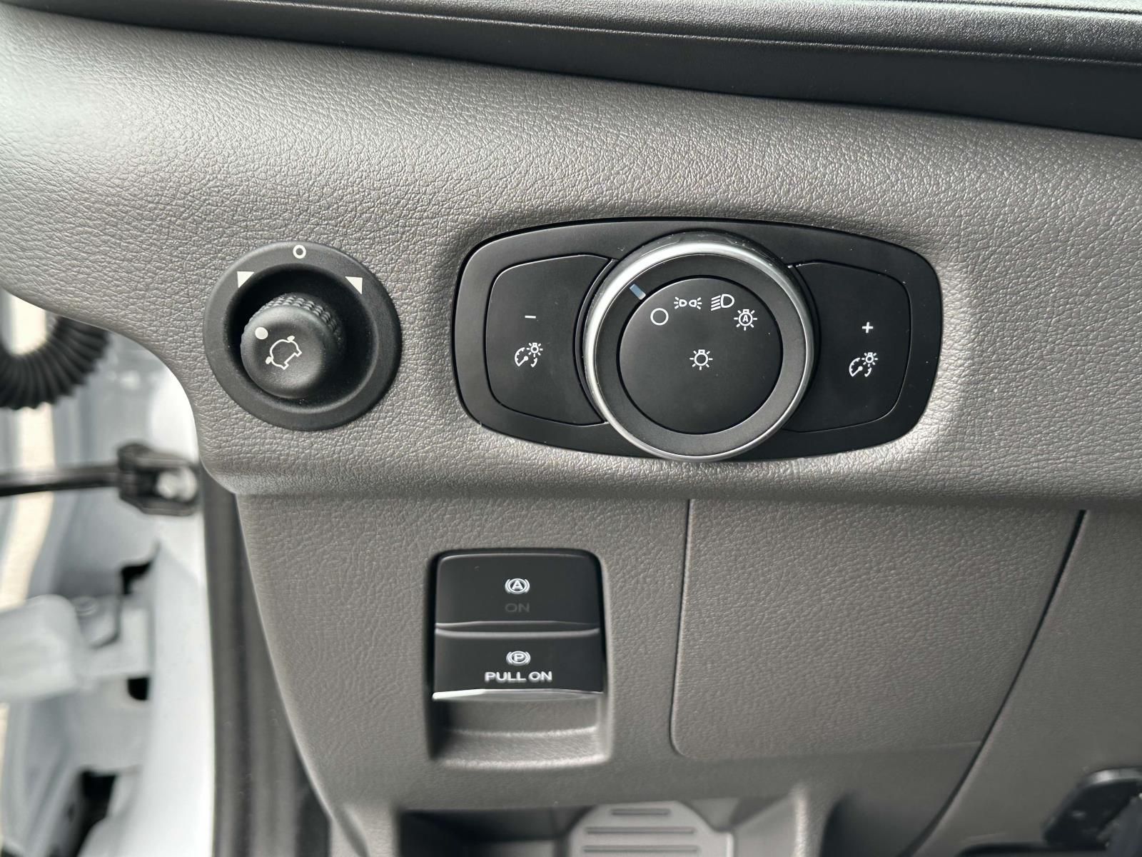 2024 Ford Transit Cutaway Base - Photo 18