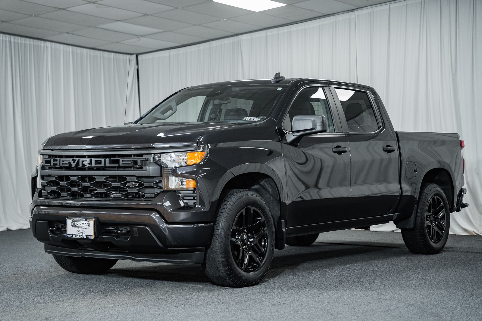 2023 Chevrolet Silverado 1500 Custom photo 3