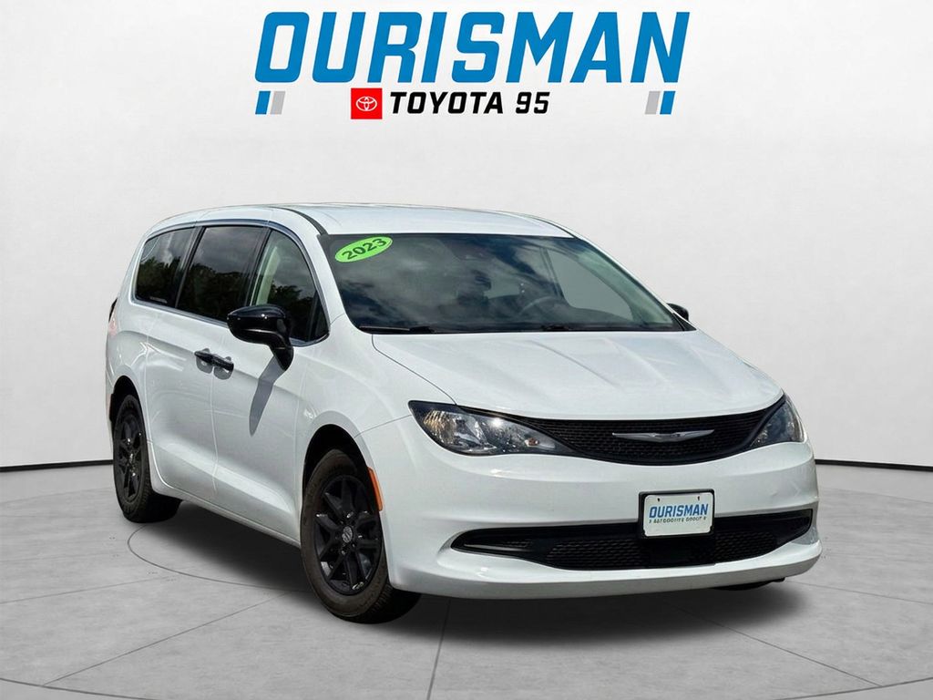 2023 Chrysler Voyager