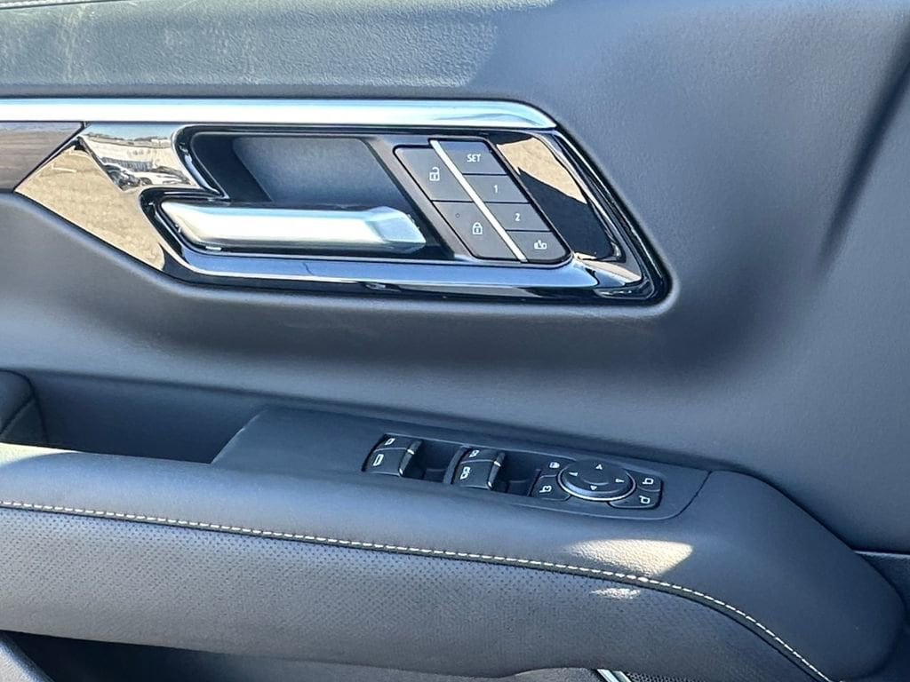 2026 Chevrolet Suburban Premier - Photo 11