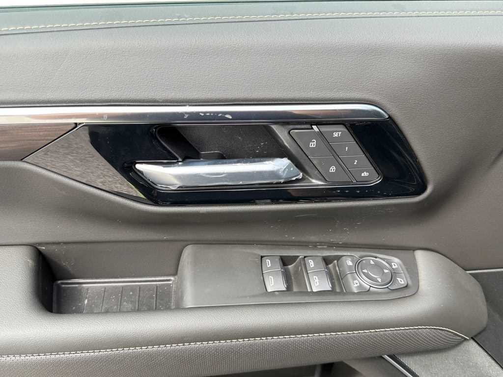 2026 Chevrolet Suburban Premier - Photo 11