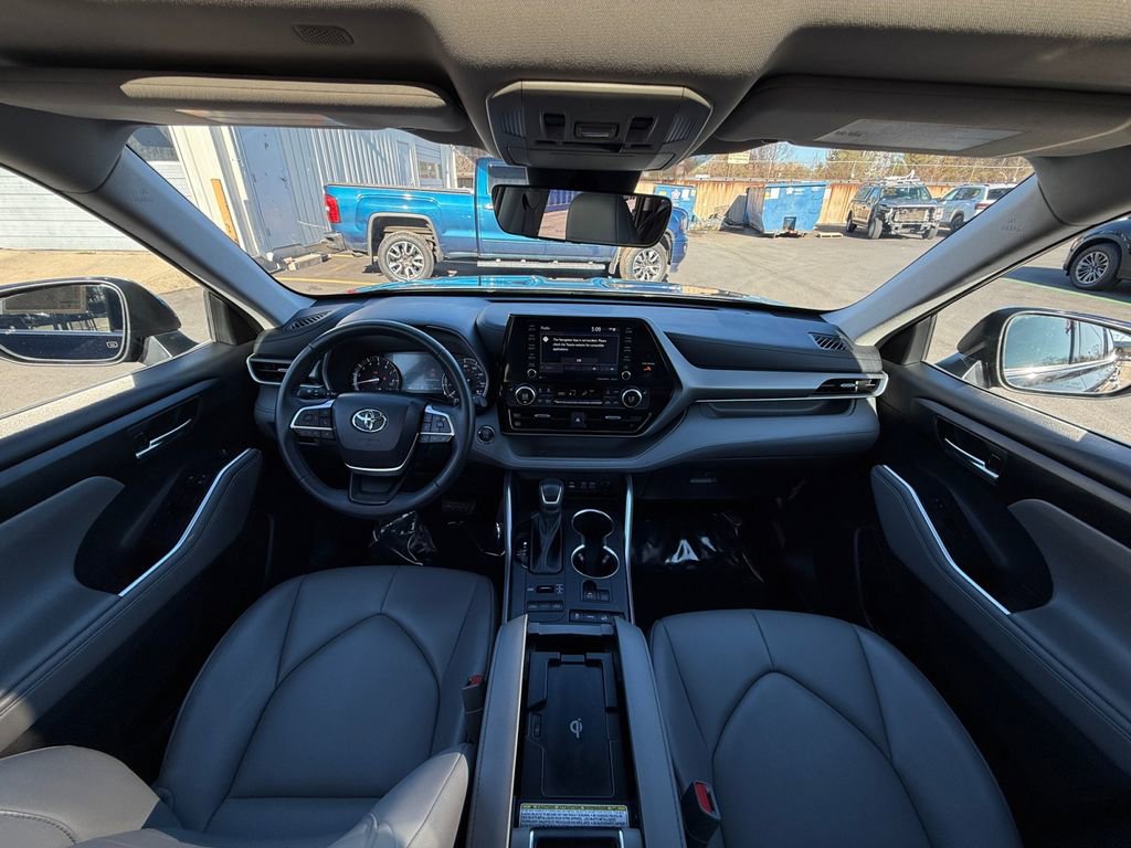 2022 Toyota Highlander XLE - Photo 23