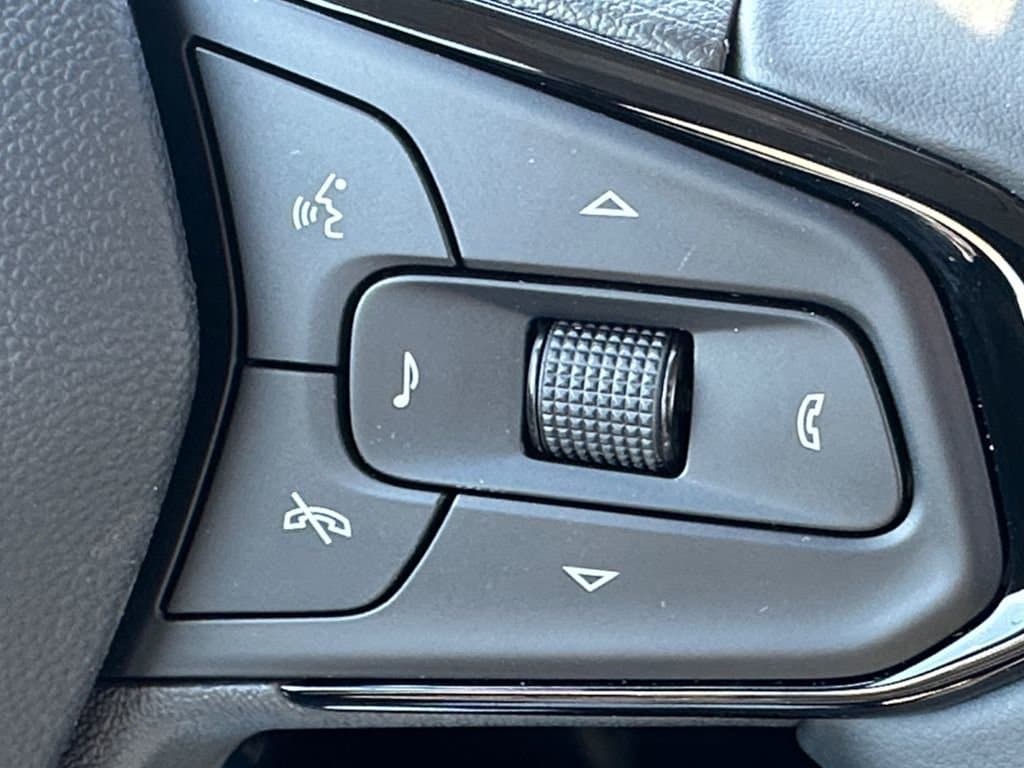 2027 Chevrolet Bolt LT - Photo 18