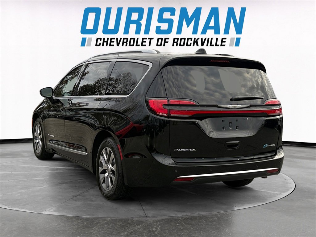 2025 Chrysler Pacifica Hybrid Pinnacle photo 3