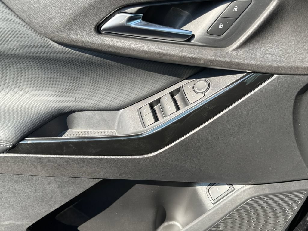2027 Chevrolet Equinox LT - Photo 11