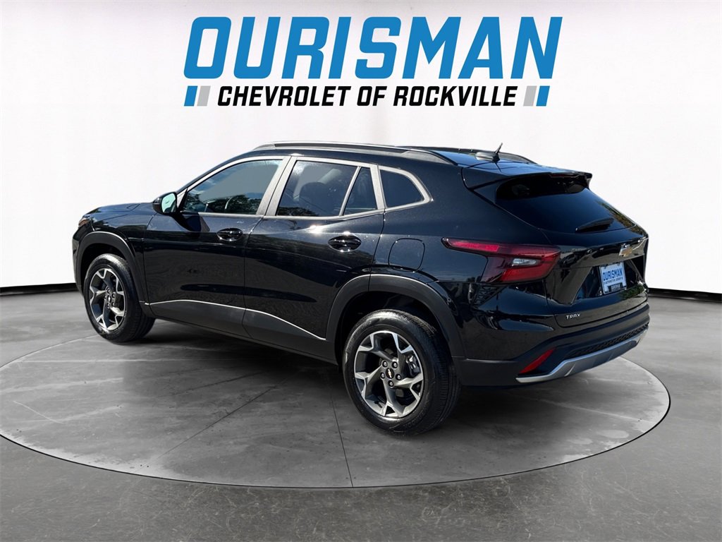 2024 Chevrolet Trax LT photo 3