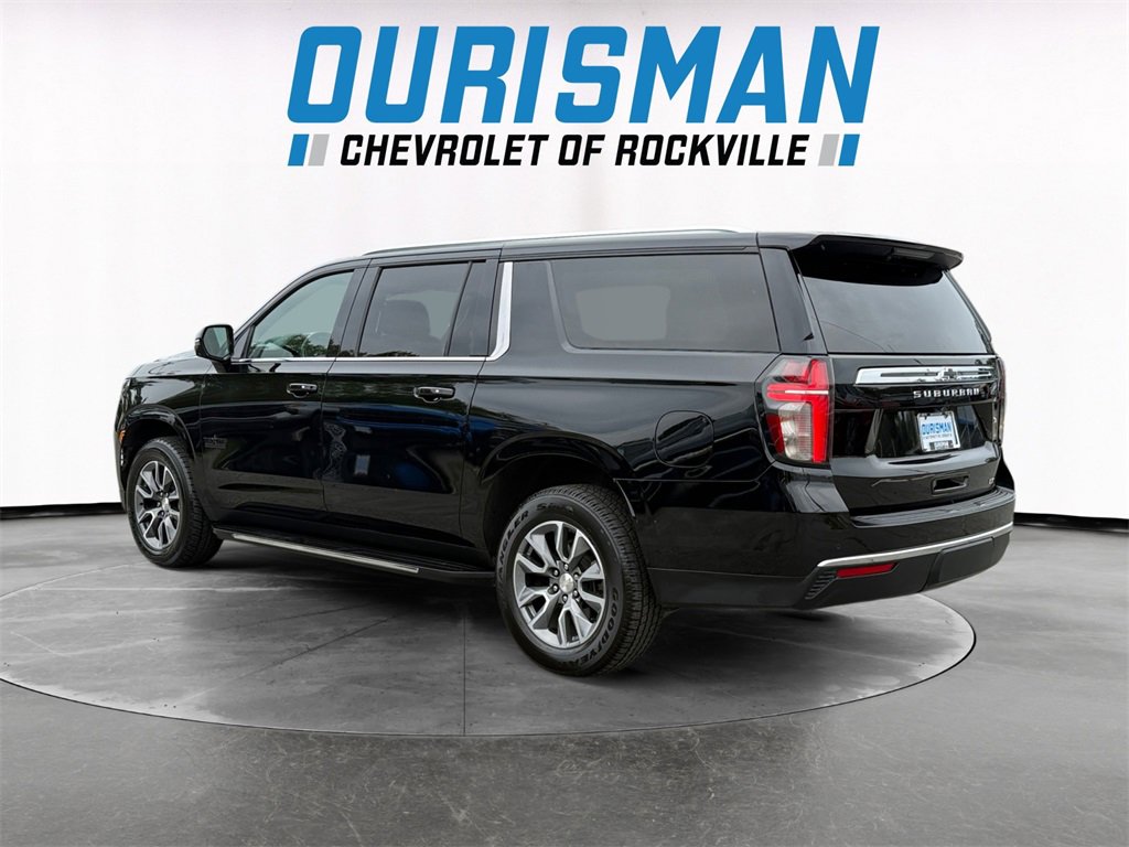 2022 Chevrolet Suburban LT photo 3