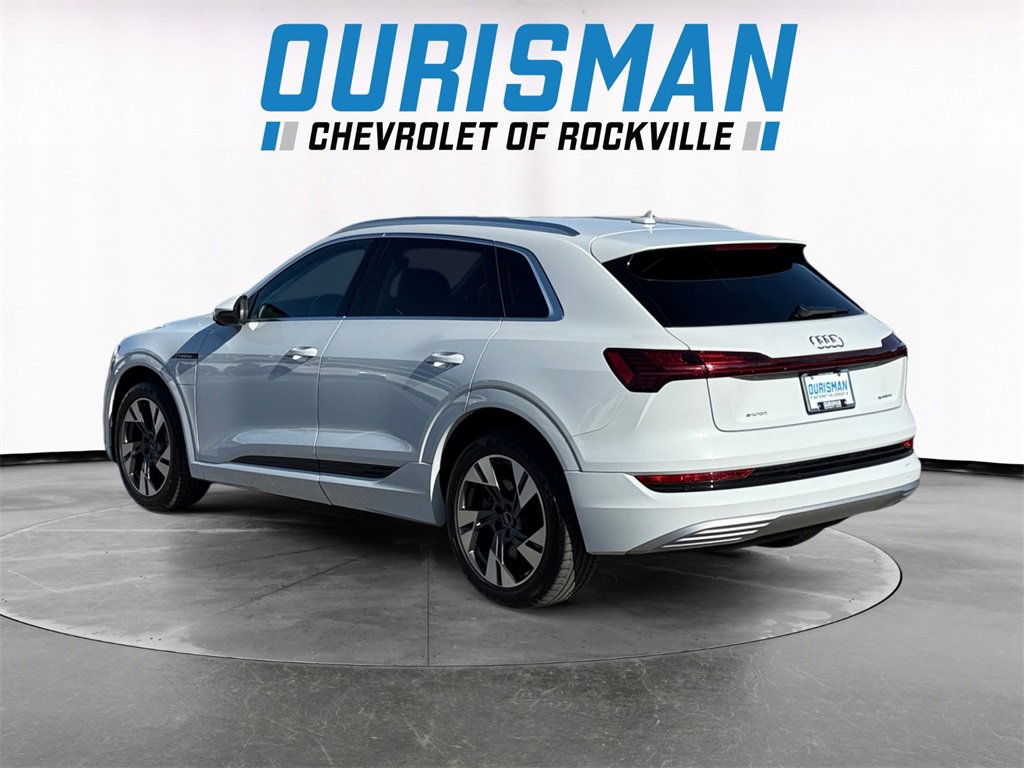 2021 Audi e-tron Premium photo 2