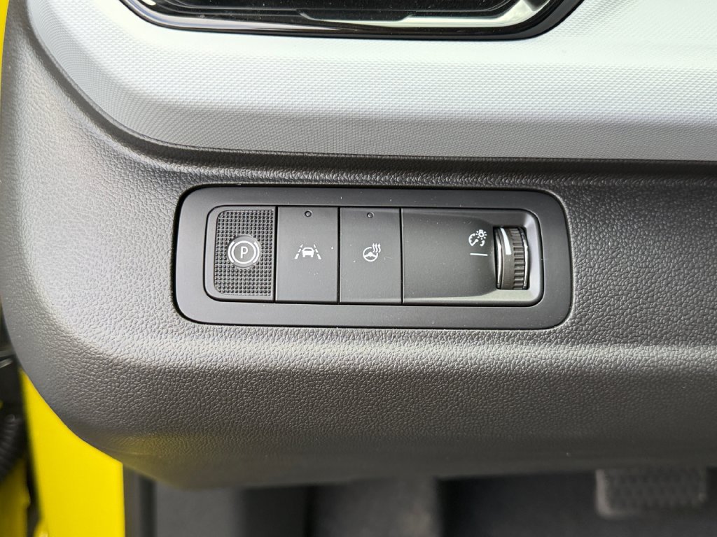 2027 Chevrolet Bolt RS - Photo 22
