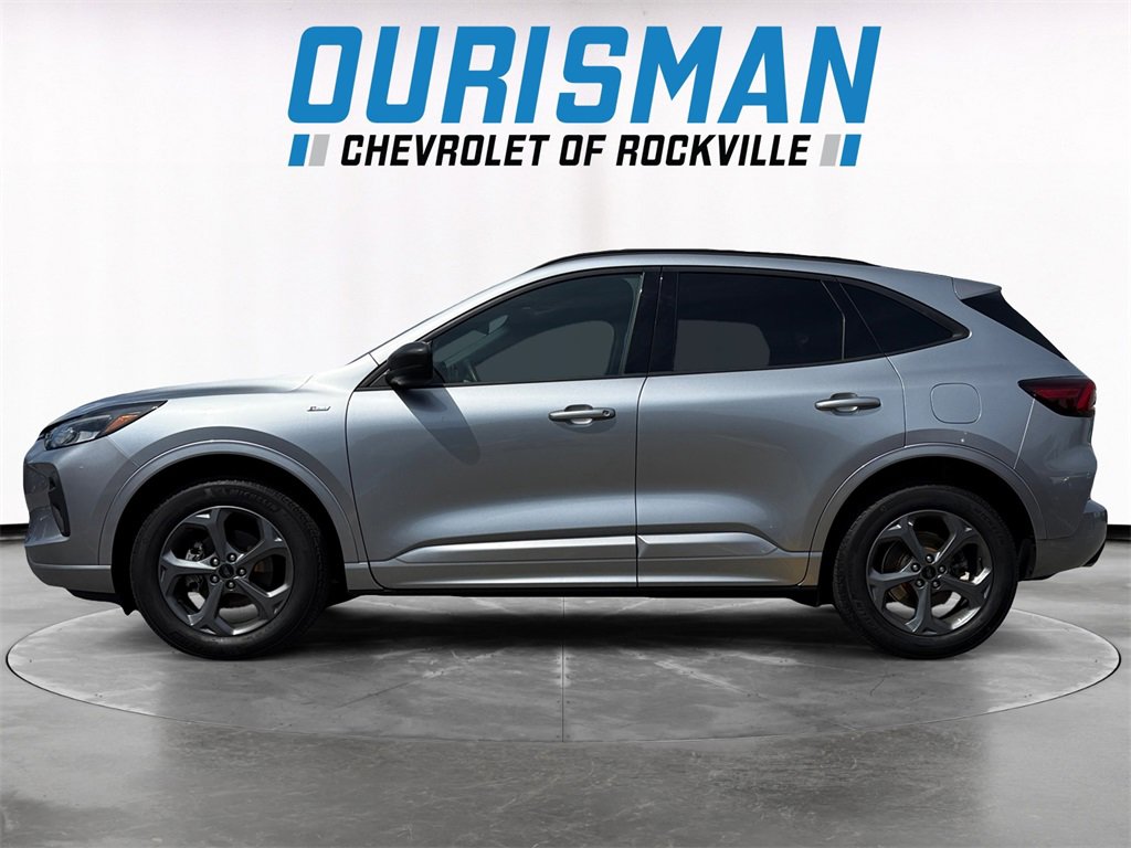 2023 Ford Escape ST-Line photo 2