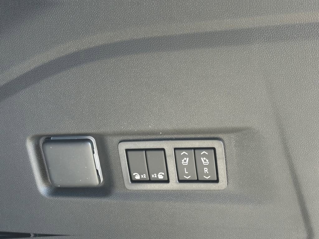 2026 Chevrolet Suburban Premier - Photo 30