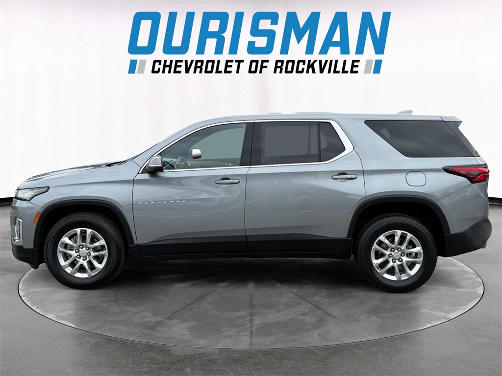 2023 Chevrolet Traverse LS photo 2