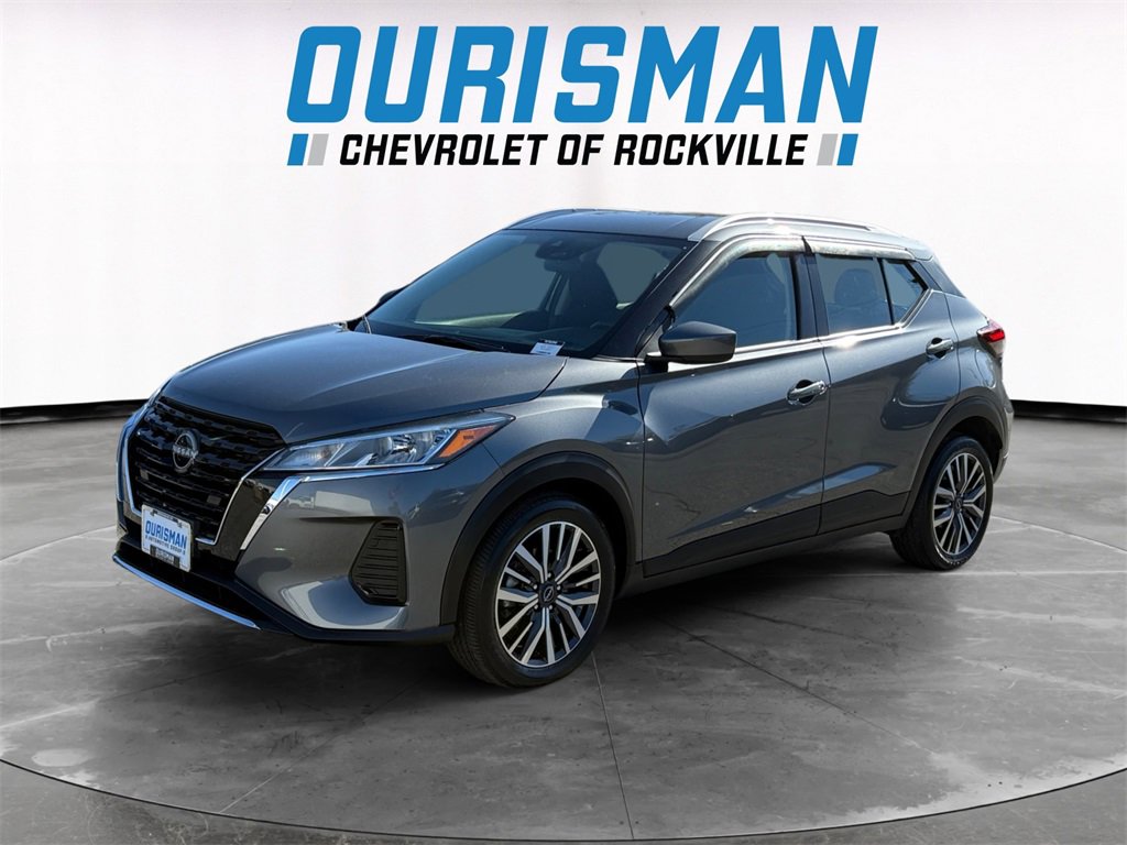 2022 Nissan Kicks SV photo 2