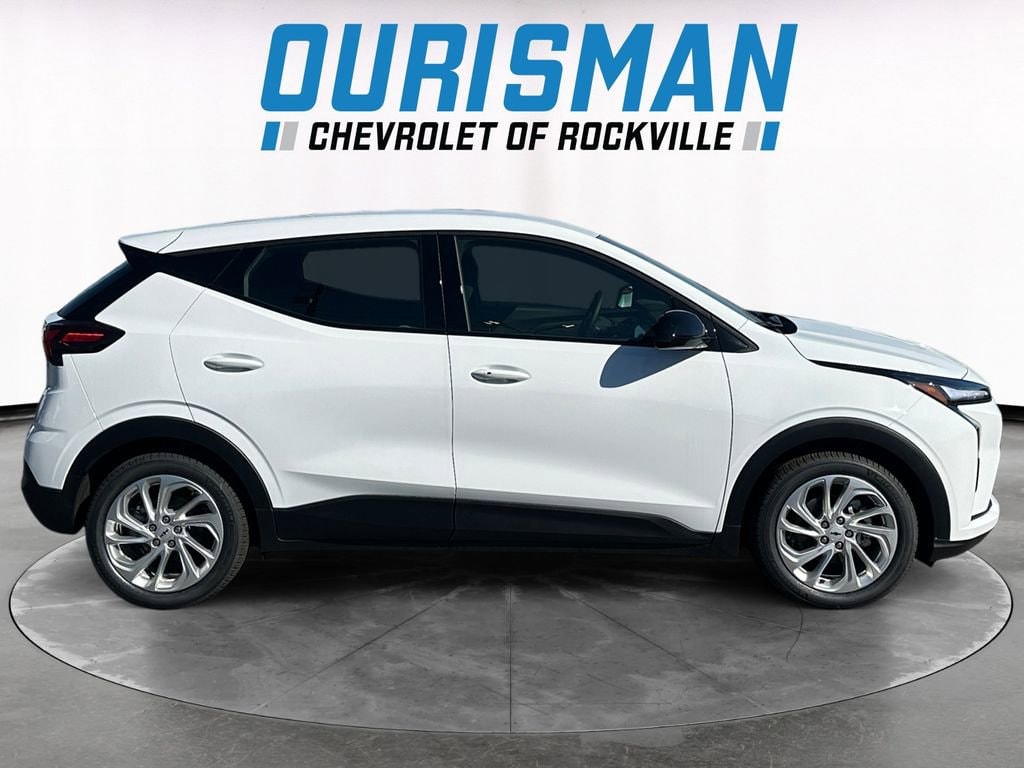2027 Chevrolet Bolt LT - Photo 7