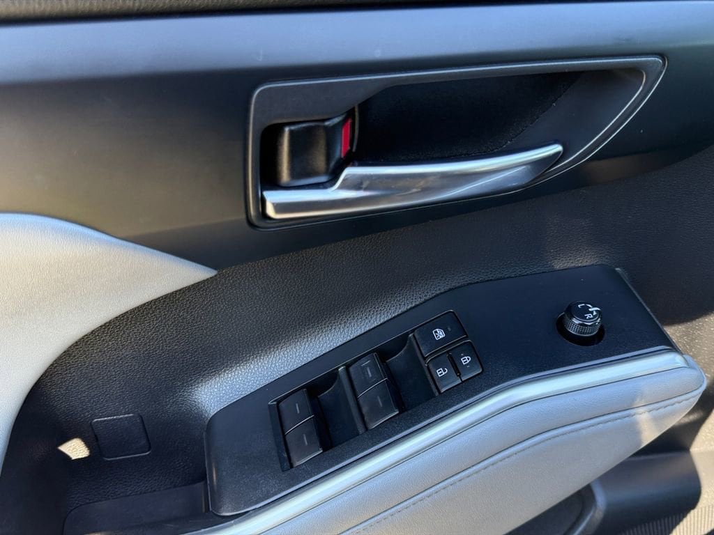 2022 Toyota Highlander XLE - Photo 11