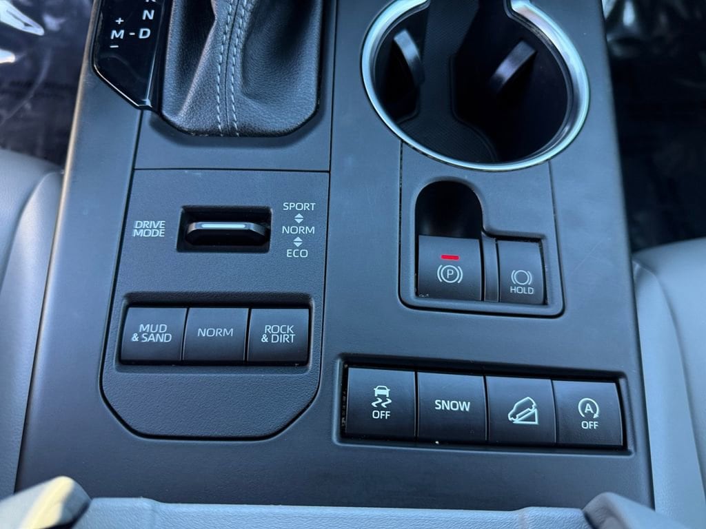 2022 Toyota Highlander XLE - Photo 19