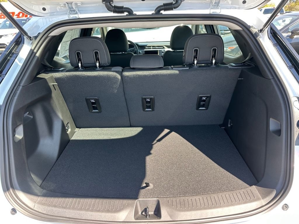 2027 Chevrolet Bolt LT - Photo 28
