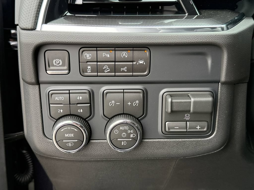 2026 Chevrolet Suburban RST - Photo 21