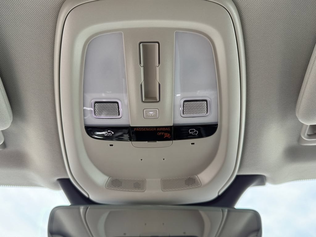 2025 Volvo XC90 Core - Photo 16