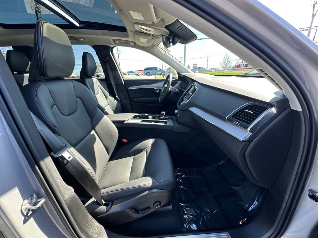 2025 Volvo XC90 Core - Photo 29