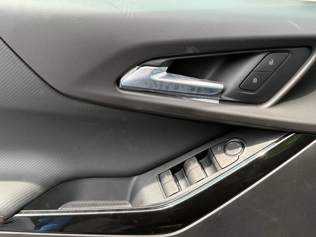 2027 Chevrolet Equinox RS - Photo 10