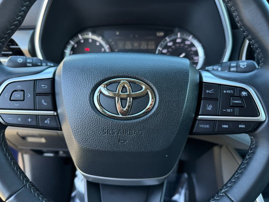 2022 Toyota Highlander XLE - Photo 21