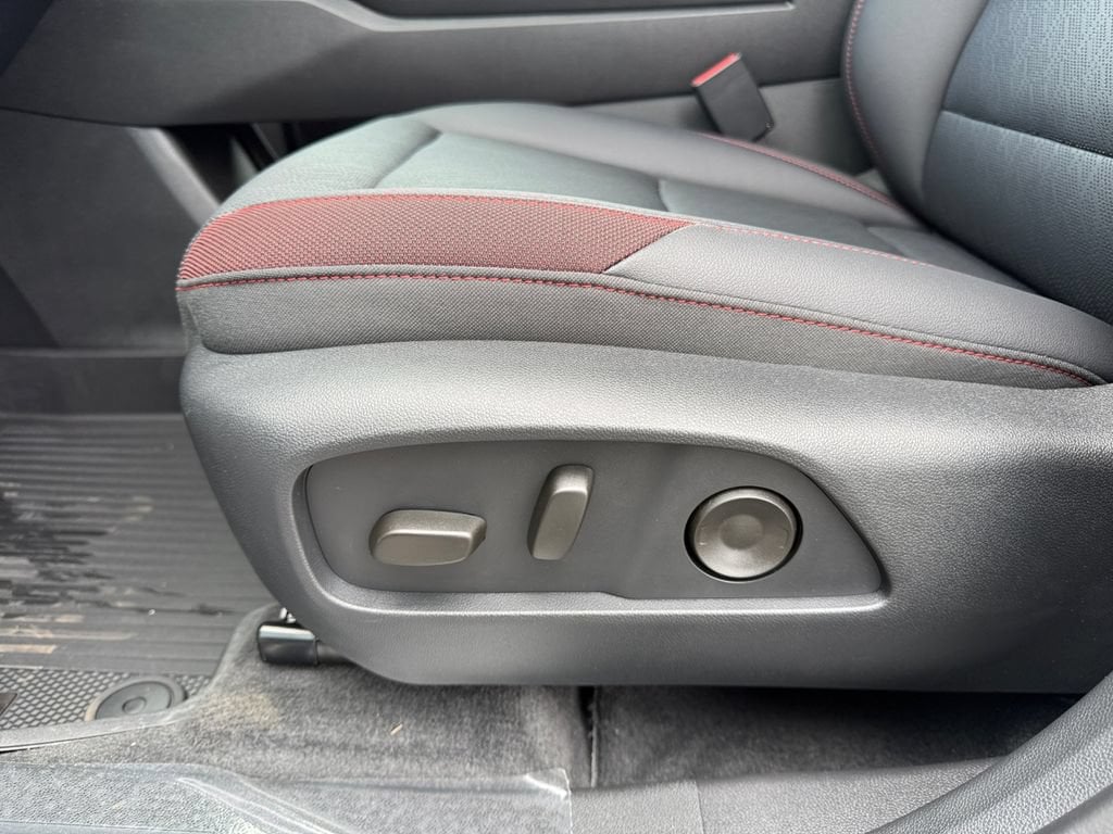 2027 Chevrolet Equinox RS - Photo 10