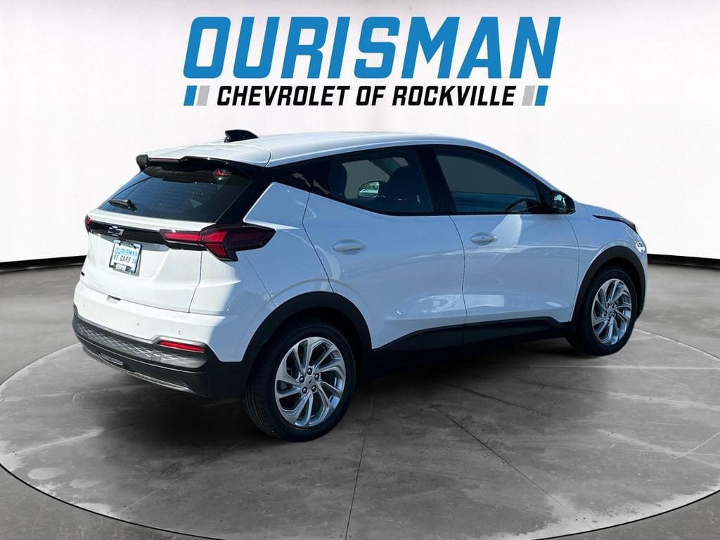 2027 Chevrolet Bolt LT - Photo 6
