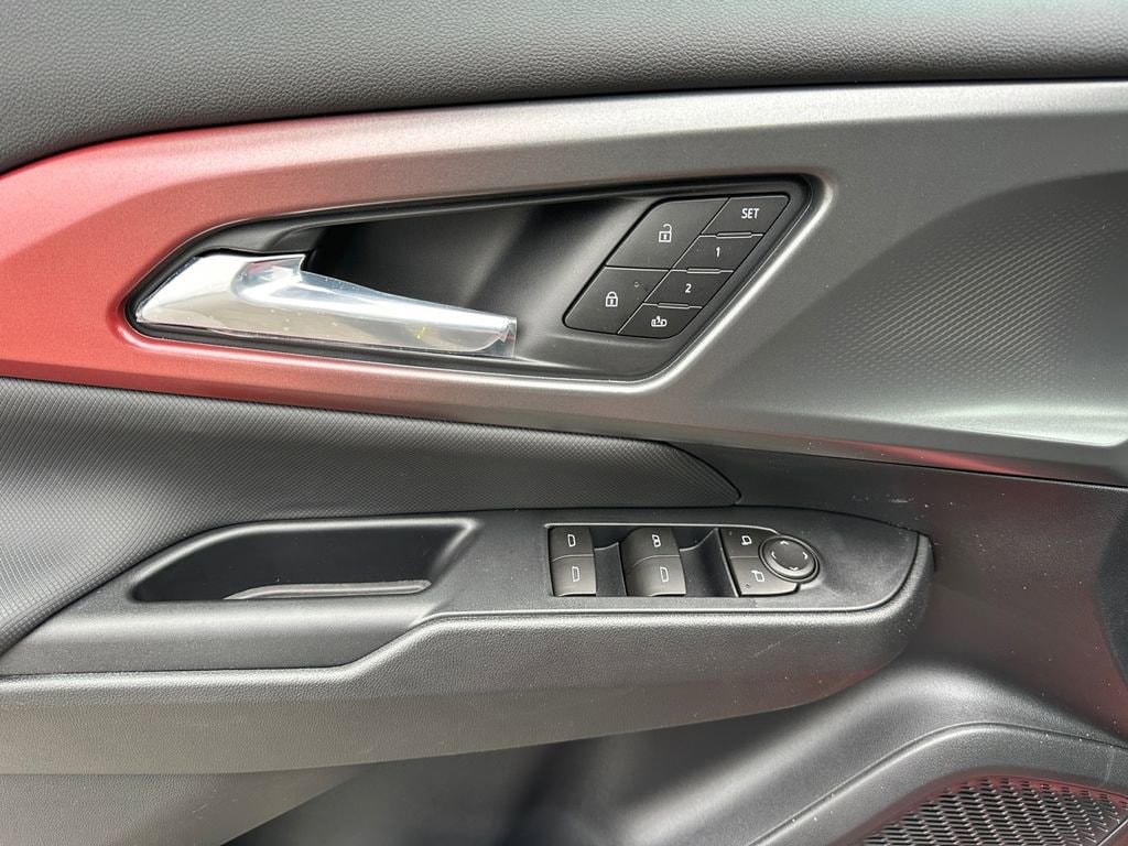 2026 Chevrolet Equinox EV RS - Photo 11