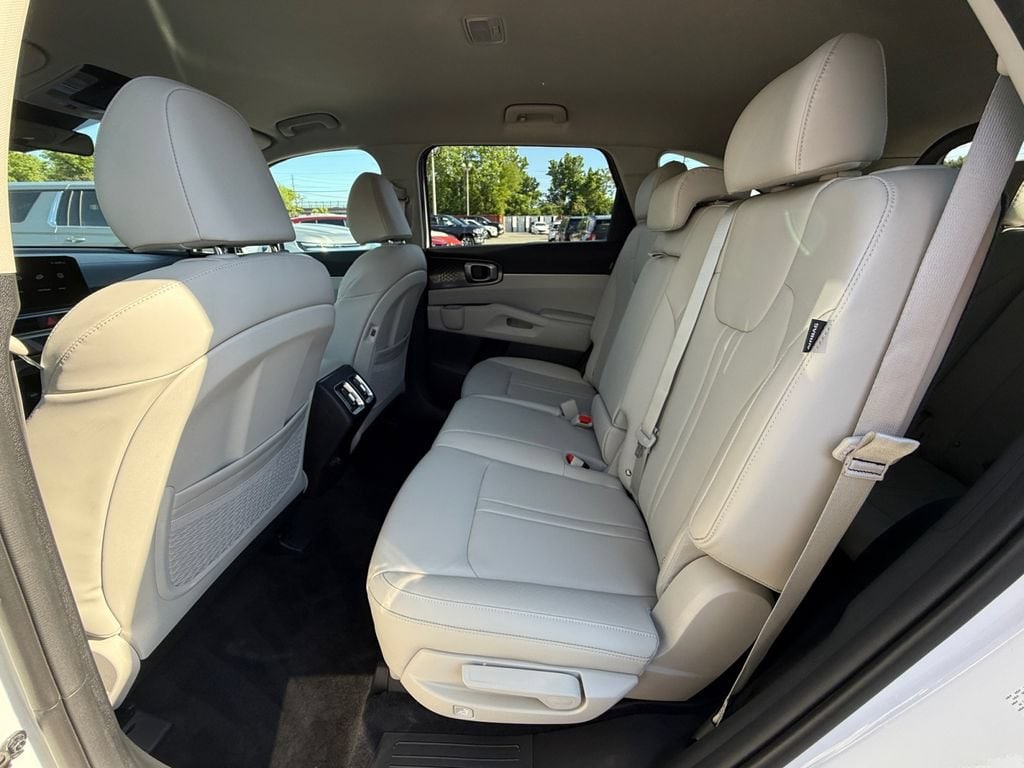 2026 Kia Sorento EX - Photo 24
