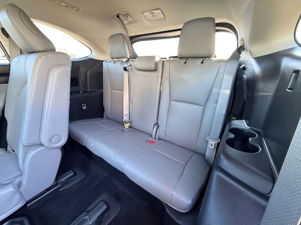 2022 Toyota Highlander XLE - Photo 26