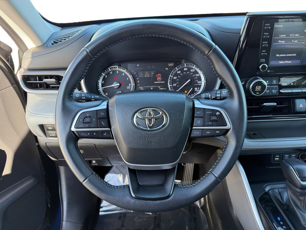 2022 Toyota Highlander XLE - Photo 12