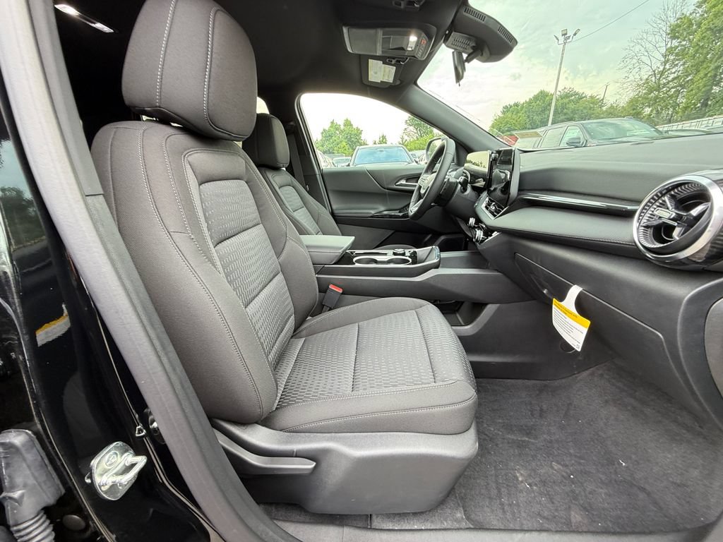 2027 Chevrolet Equinox LT - Photo 23