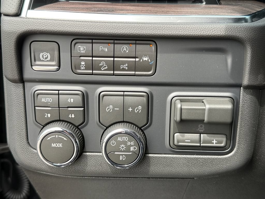 2026 Chevrolet Suburban Premier - Photo 22