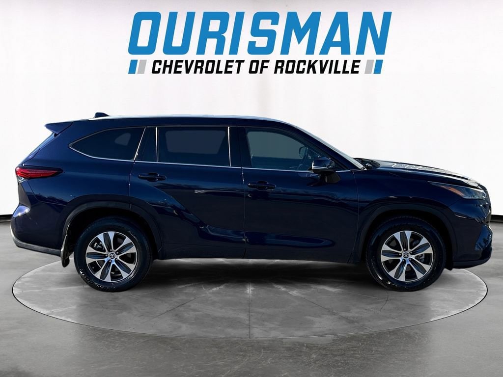 2022 Toyota Highlander XLE - Photo 7