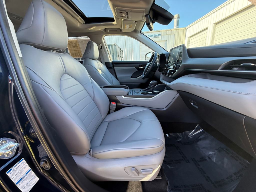 2022 Toyota Highlander XLE - Photo 28