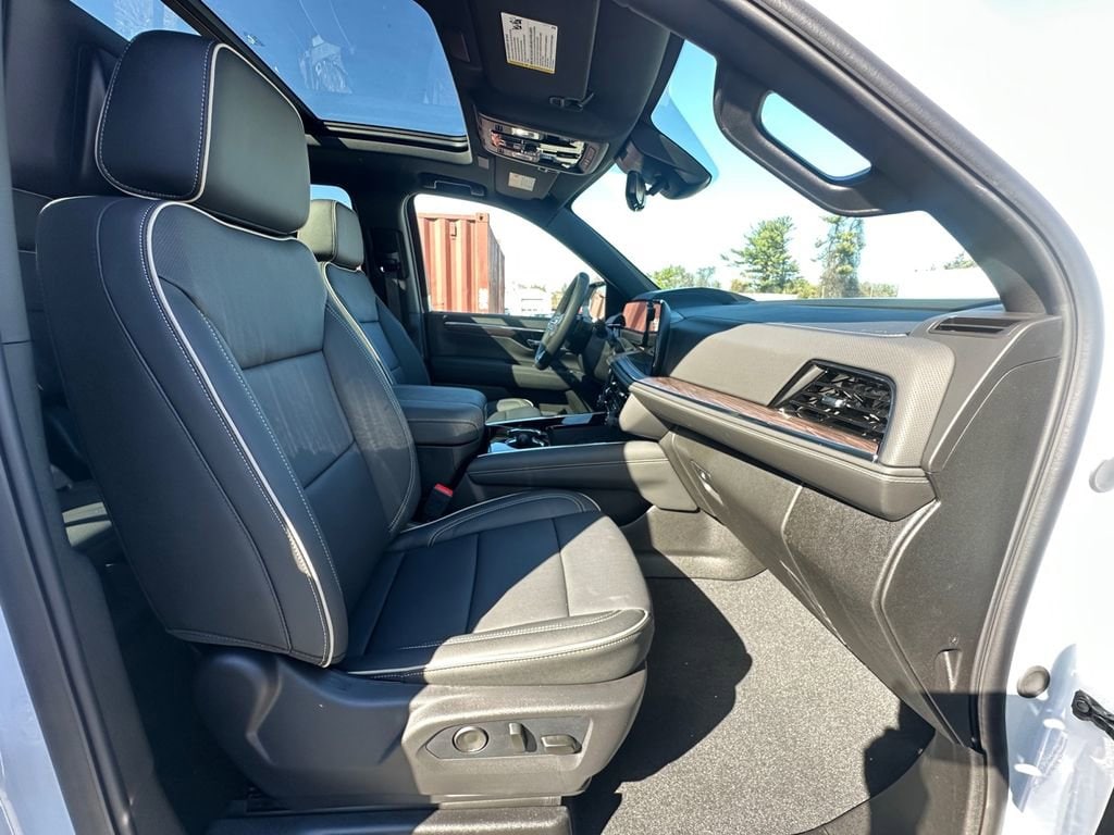 2026 Chevrolet Suburban Premier - Photo 31