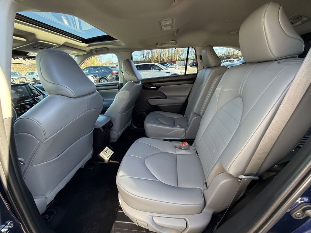 2022 Toyota Highlander XLE - Photo 25