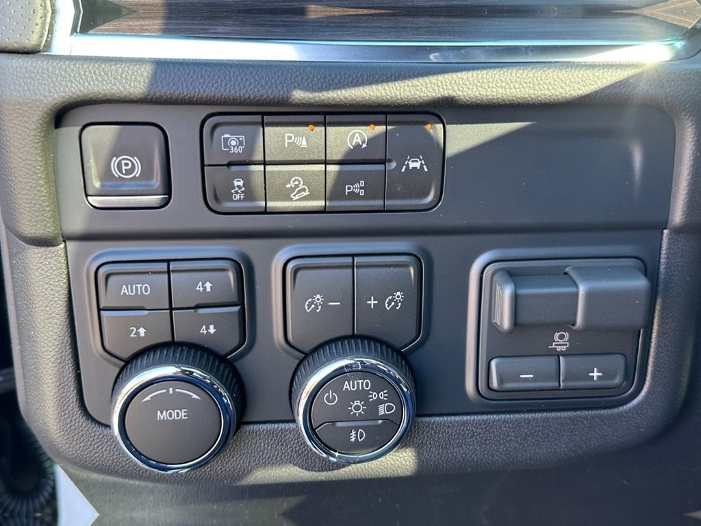2026 Chevrolet Suburban Premier - Photo 22