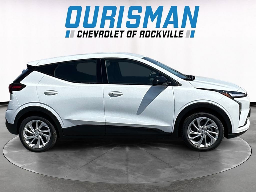2027 Chevrolet Bolt LT - Photo 7