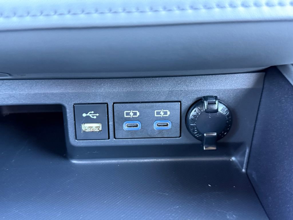 2022 Toyota Highlander XLE - Photo 17