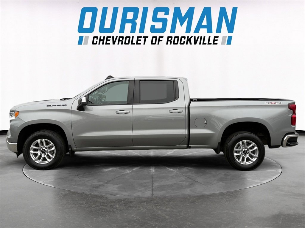 2023 Chevrolet Silverado 1500 LT photo 3