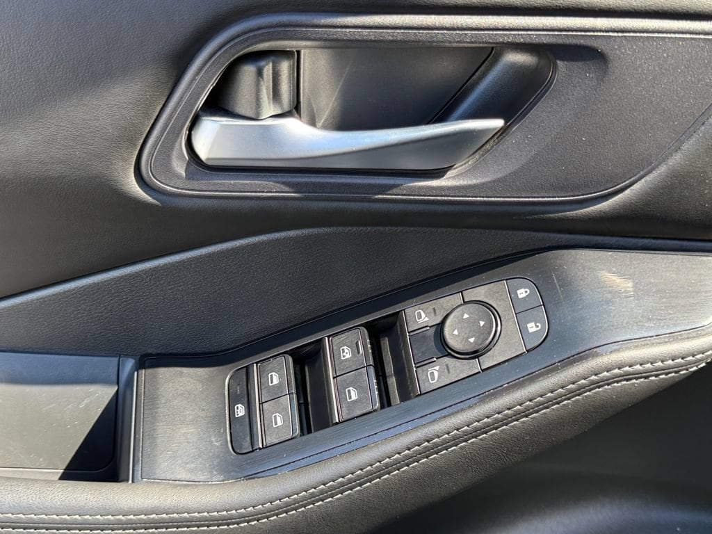 2024 Nissan Rogue SV - Photo 11