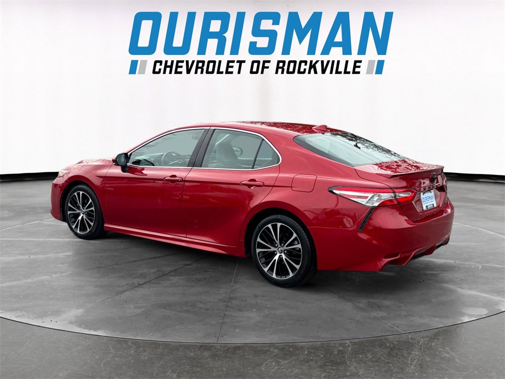 2020 Toyota Camry SE photo 4