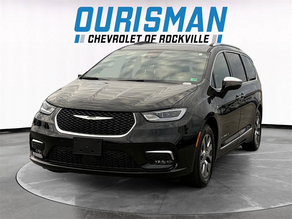 Used 2025 Chrysler Pacifica Hybrid Pinnacle