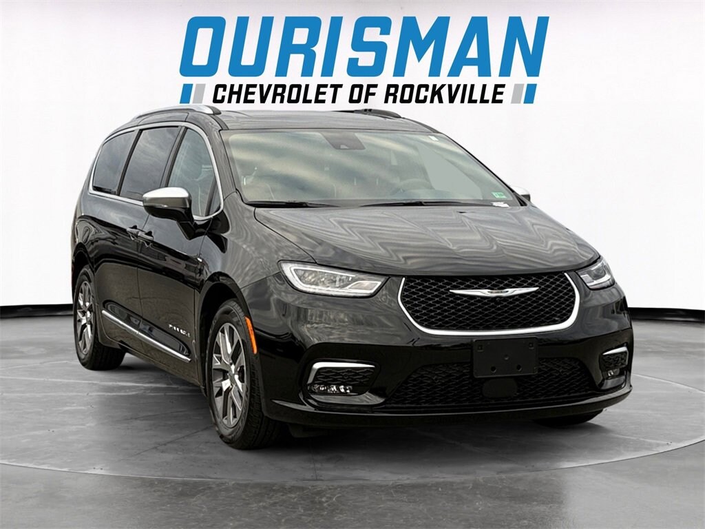 Used 2025 Chrysler Pacifica Hybrid Pinnacle