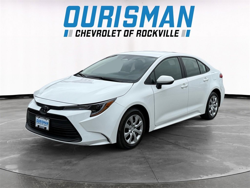 Used 2025 Toyota Corolla LE with VIN 5YFB4MDE8SP290684 for sale in Northfield, Minnesota