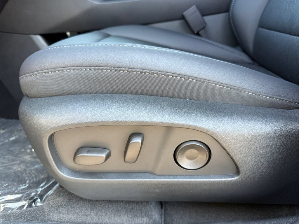 2027 Chevrolet Equinox LT - Photo 10